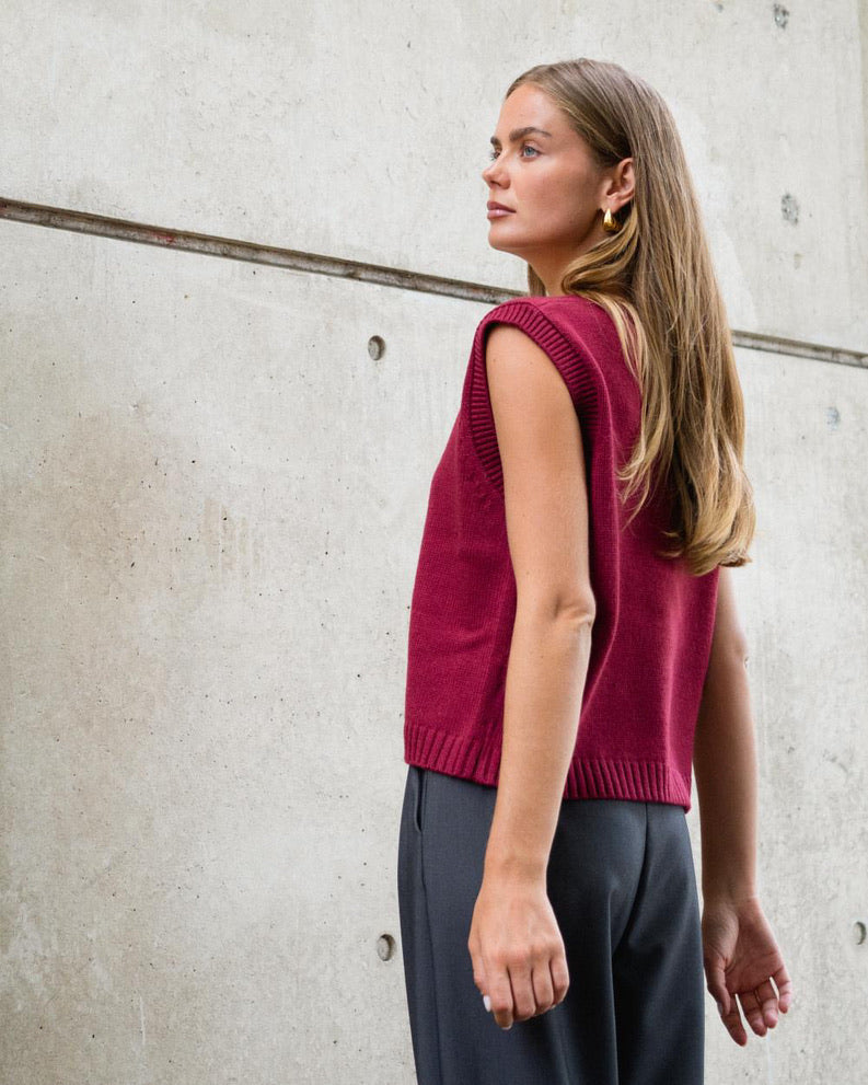 Felix Knit Vest - Wine