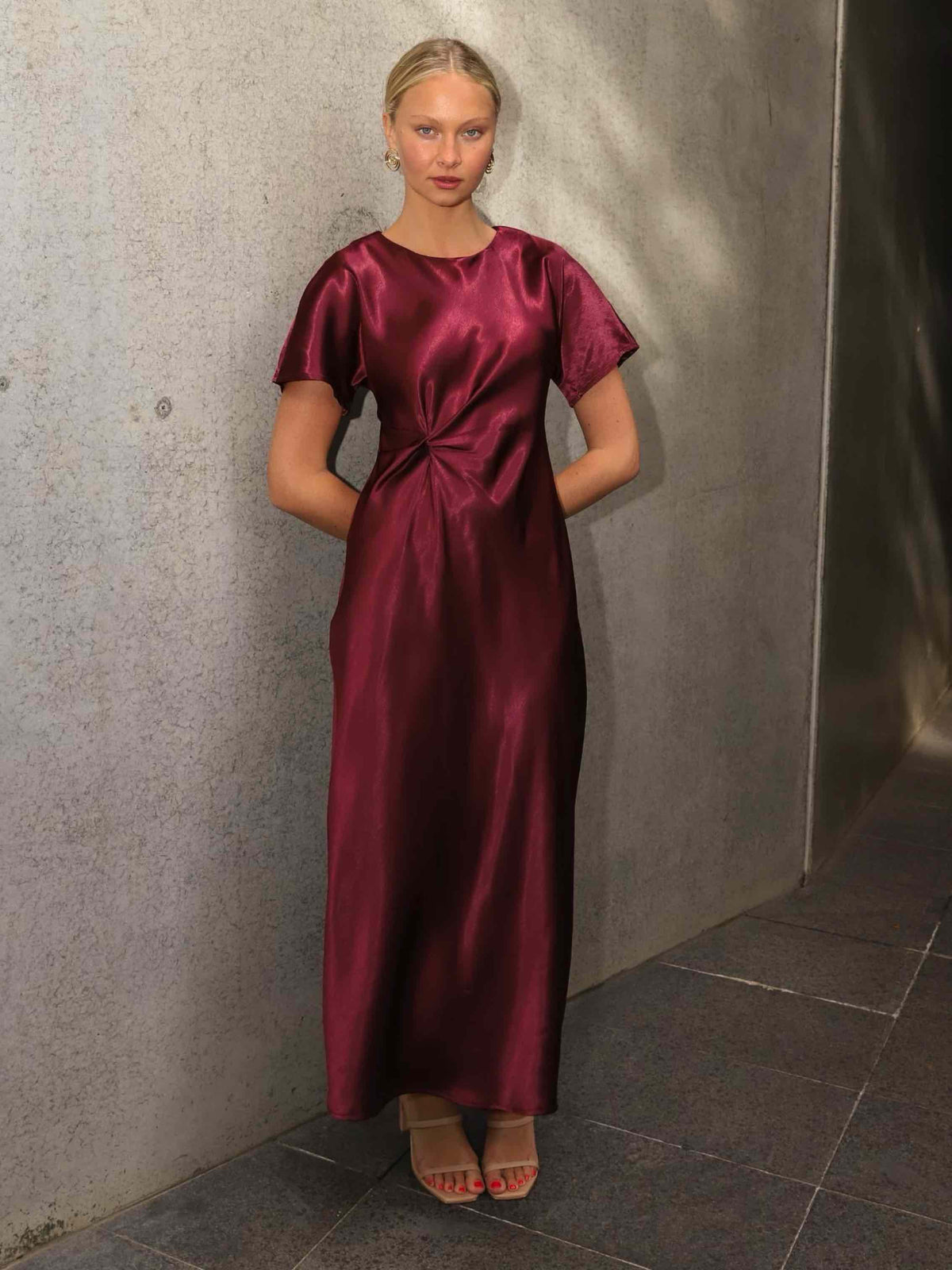 mochi mona red dress Keep your focus on the glow with Met 500  @met_tathione